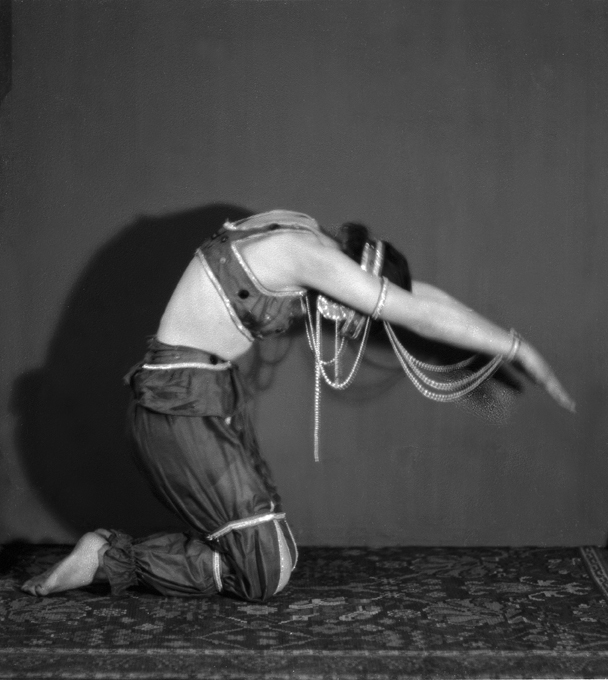 Dans på Nyköpings teater. Fototid: 1956.
