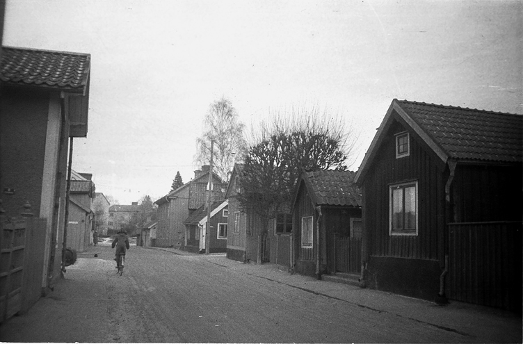 Östra Kvarngatan före 1948. Första huset t.h. ä...