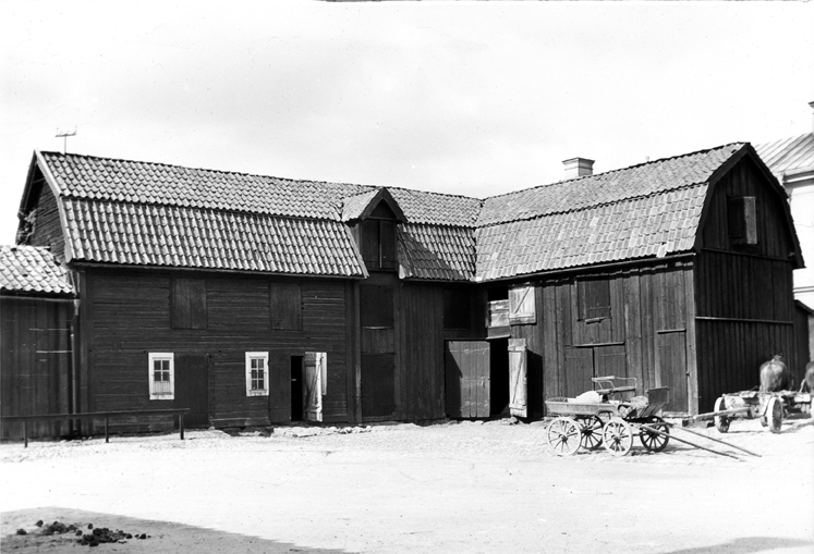 Handelsgård Lundqvist & Son, Västra Storgatan 8...