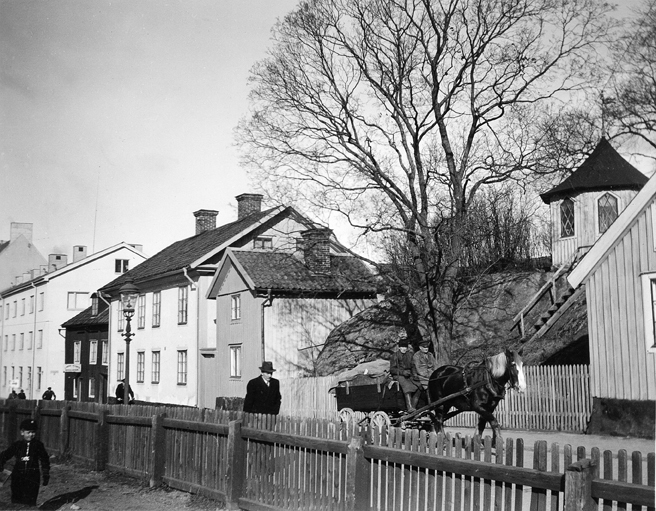 Östra Kyrkogatan 8. Fototid: 1922-1960.