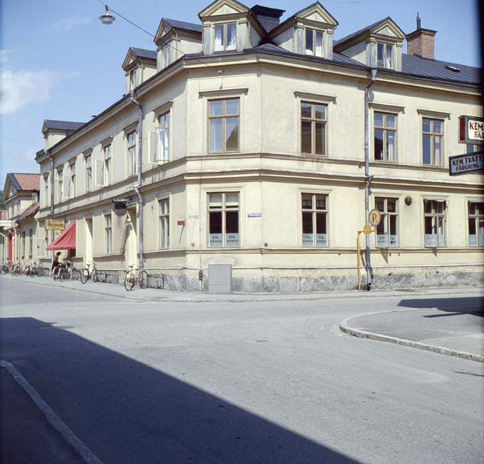Slottsgatan / Västra Kvarngatan. Fototid: 600711.