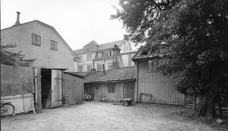 Gårdsinteriör, S:t Annegatan. Fototid: 1964.