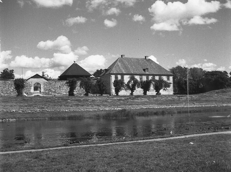 Översikt över Nyköpingshus. Fototid:1959.