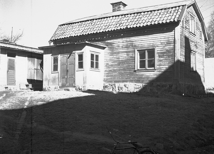Brunnsgatan 8 eller 12? Fototid: 1922-1968.