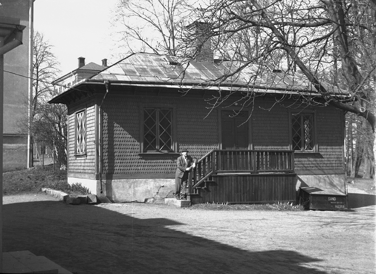 Molanderska Villan. Gårdshuset från 1850 har bl...