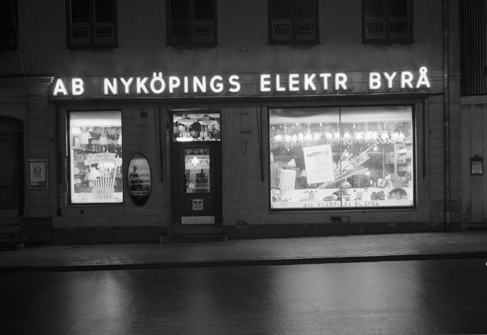 Nyköpings EL byrå, exteriör. Västra Storgatan 1...