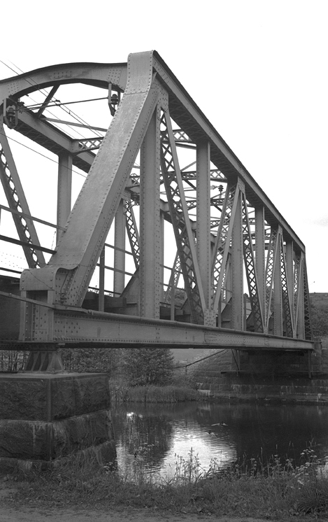Järnvägsbron över Nyköpingsån. Fototid: 1932-1968.