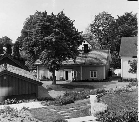 Gårdsinteriör, Östra Kyrkogatan 2. Fototid: 1963.