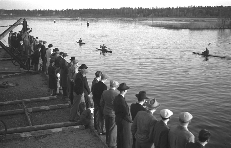 Kanottävling. Fototid: 1922-1968.