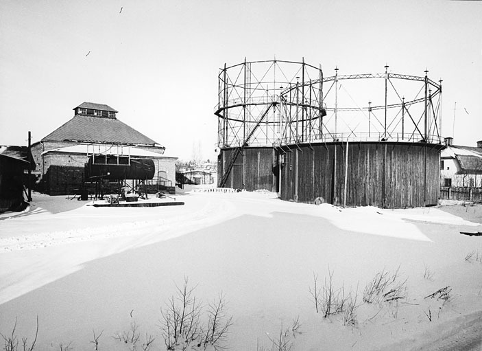 Gasklockorna från söder. Gasverket. Fototid: 1965.