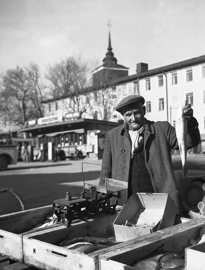 Ivar Öhman, Fiskhandlare. Fototid: 1958.
