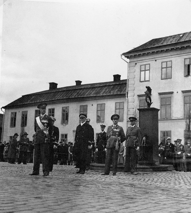 Kronprinsbesök i Nyköping 22 maj 1942. Fototid:...