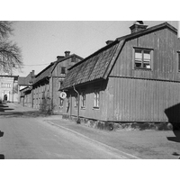 NKBFA DS991 -
S:t Annegatan från Tullportsgatan mot Fängelset. Bilden visar bostadshus från 1700-talet som ännu finns kvar
