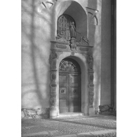 NKBFA DS2101 -
S:t Nicolai kyrka, mindre portalen