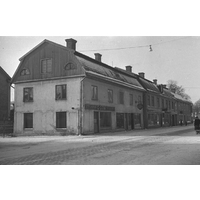 NKBFA DS1027 -
Östra Storgatan 2-6.
Manufakturlagret Göta startades 1934
