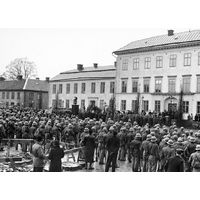 NKBFA EK132 - Militärer på Stora Torget