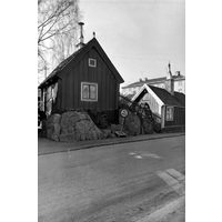 NKBFA DIB880 -
Bergsklättrande hus på Östra Kvarngatan
