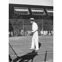 NKBFA DIB34 - Gustav V vid invigningen av utomhusbanan vid Tennishallen 19 juni 1939