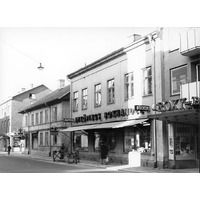 NKBFA DIB848 -
Nyköpings bokhandel och till höger biografen Roxy