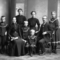 178400 004104 - Ateljébild Albert Rhenström med familj