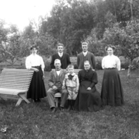 178400 000127 - Familjen Elofsson i Perserud