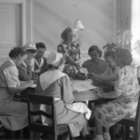 178400 006418 - En grupp kvinnor inne på Ingesunds folkhögskola.