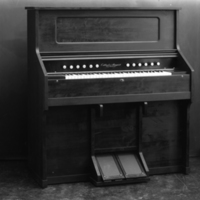 178400 001002 - Östlind & Almqvists Pianofabrik. Orgel