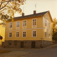 178400 009915 - Hus i korsningen Ö:a Esplanaden - Skolgatan