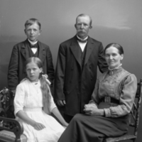 178400 004558 - Ateljébild, familjen Elias Johansson, Högvalta