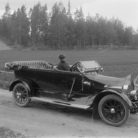 178400 000401 - Elsa Lagerlöf i öppen bil 1915