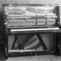 178400 004179 - Pianofabriken Standard - Piano invändigt