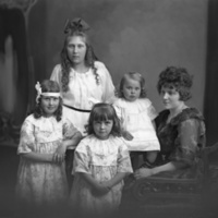 178400 005148 - Ateljébild av kvinna och barn, Fru Engstrand