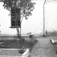 178400 002139 - Mikaelikyrkan. Bildhuggare Christian Erikssons grav