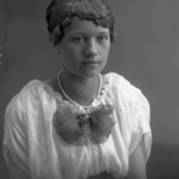 178400 004842 - Ateljébild, ung kvinna, Matilda Jansson