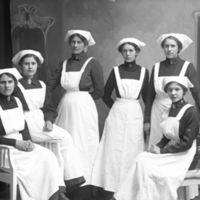178400 004444 - Ateljébild, Unga kvinnor i Frälsningsarméns uniform