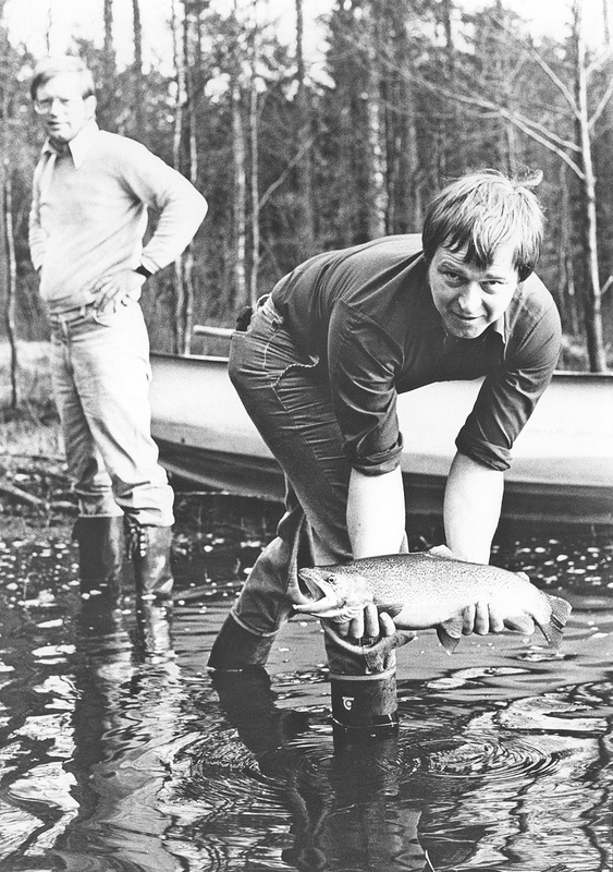 Fiskeklubbens kassör Kenth Andersson och tävlin...
