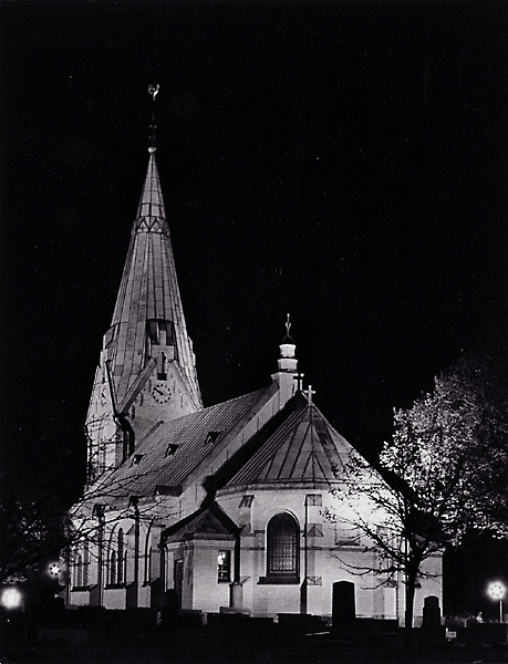 Skånes Fagerhults kyrka i kvällsbelysning
