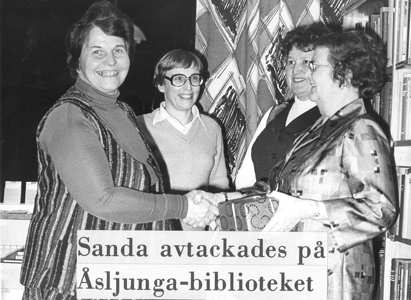 Sanda avtackades på Åsljunga-biblioteket