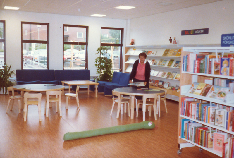 Bibliotekets första öppetdag på Storgatan 2.