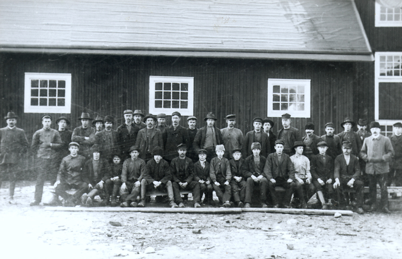 Förmän och arbetare vid Svensk-Myr omkring år 1909