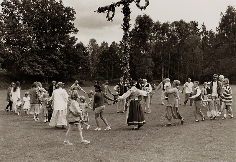 Midsommardans på Sjövallen 1997.