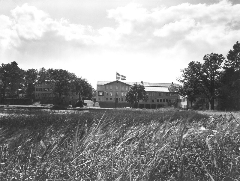 Exteriörbild av Hjelm-fabriken i Örkelljunga