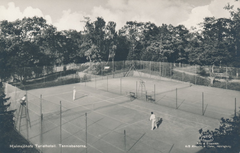 Hjelmsjöhofs Turisthotell. Tennisbanorna.
