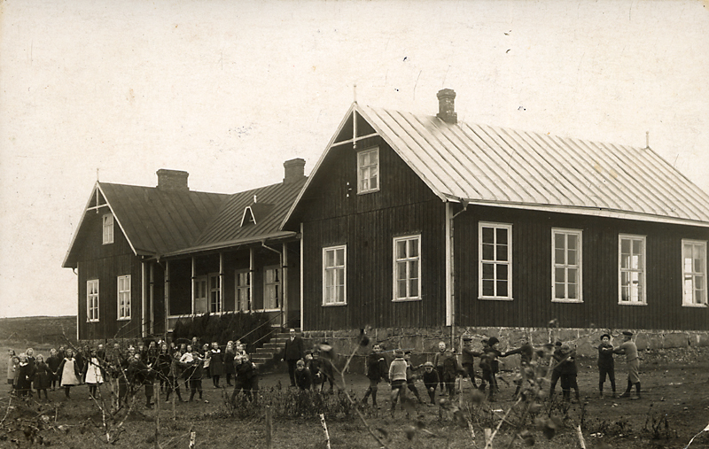 Fagerhults folk och småskola. Byggdes1911. Revs...