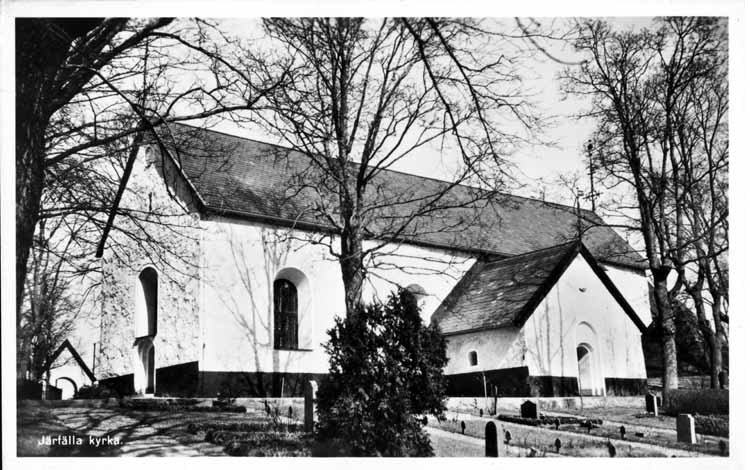Järfälla kyrka från sydväst.