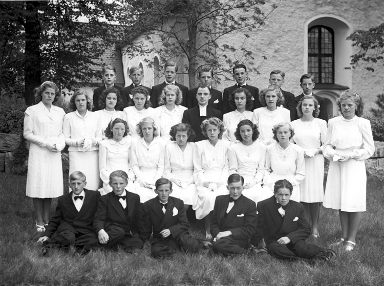 Konfirmation i Järfälla kyrka 29-30/5 1948. Kyr...