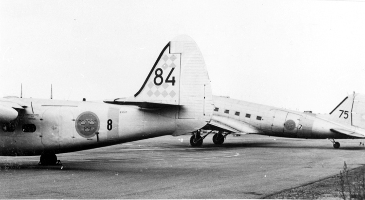 Barkarby flygfält, F 8. 