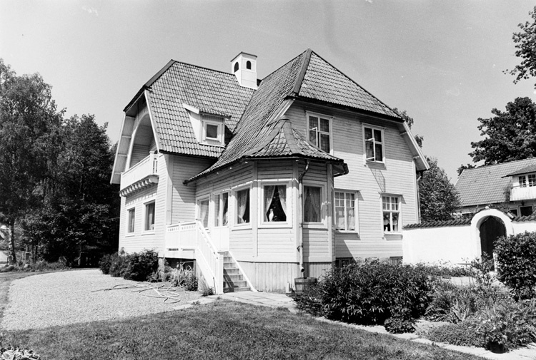 Stäket. Villa Ekeliden vid Tegelhagsvägen.