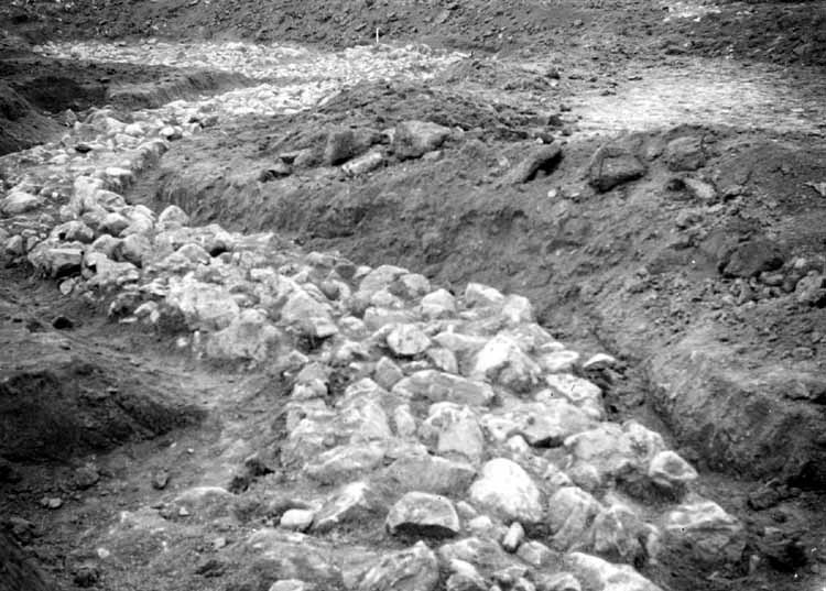Utgrävning av gravfält på Barkarby flygfält. 19...