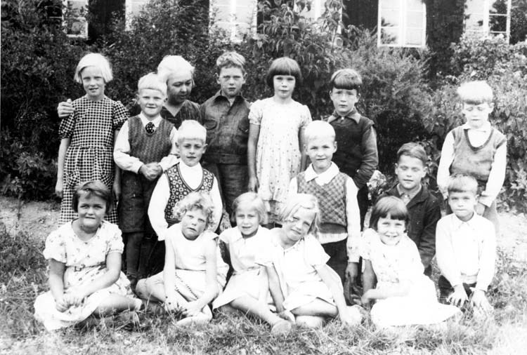Barkarbyskolan.Klass 1 eller 2 läsåret 1935-193...
